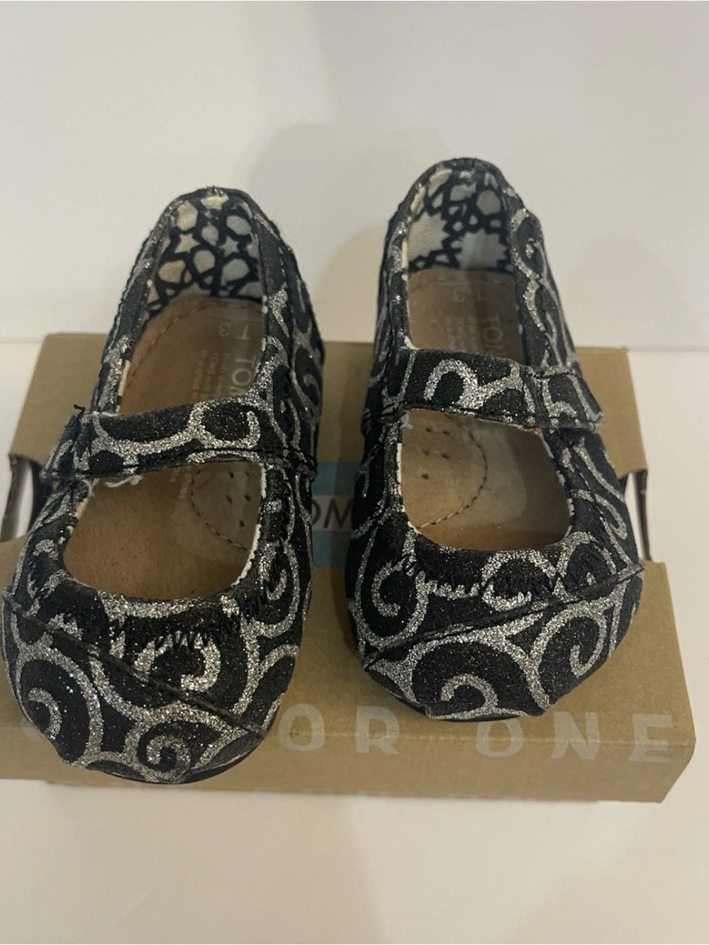 TOMS Black Swirl Glitter Mary Jane Tiny Girls  Size Tiny 3